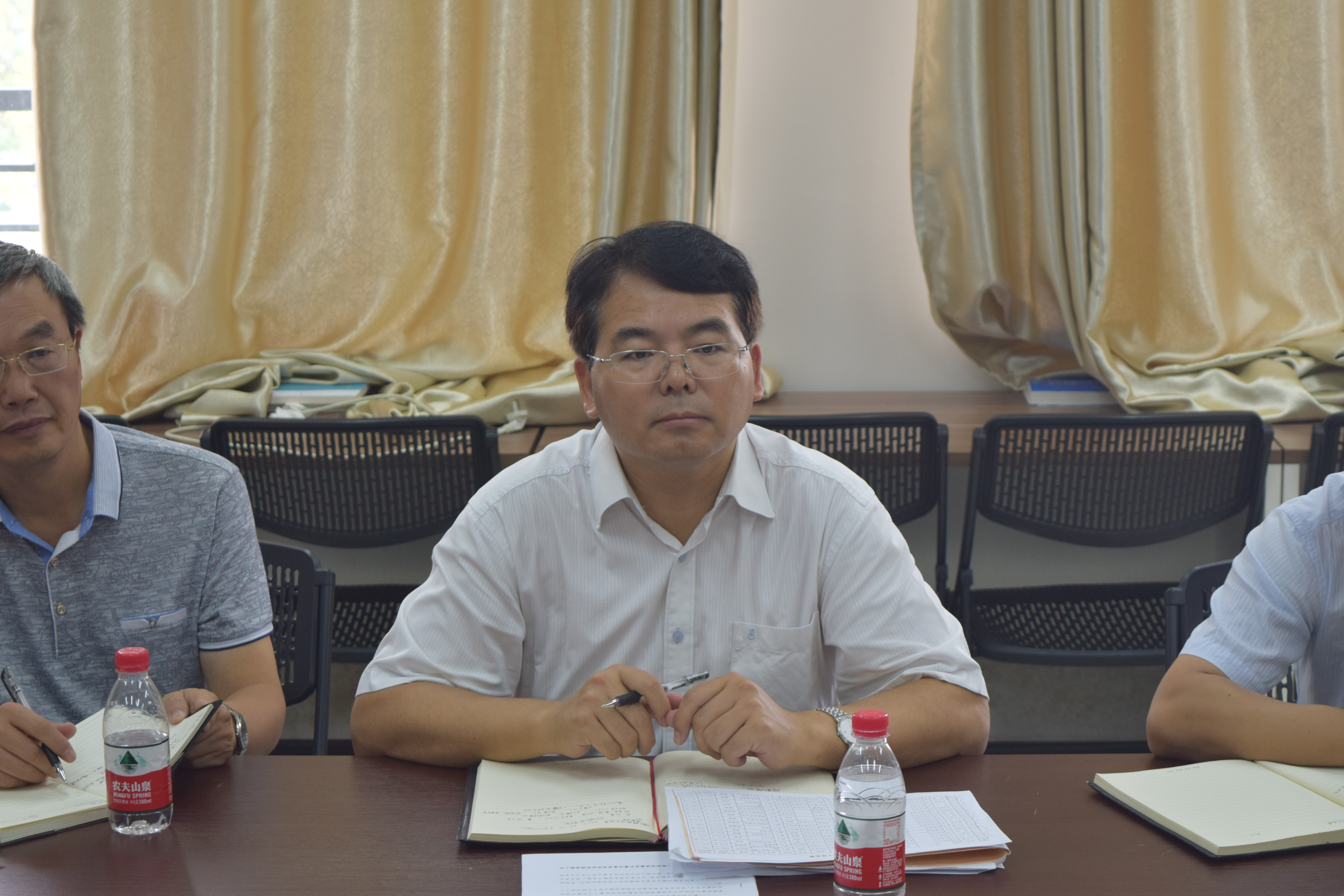 学校党委书记李国忠一行到我院调研指导工作